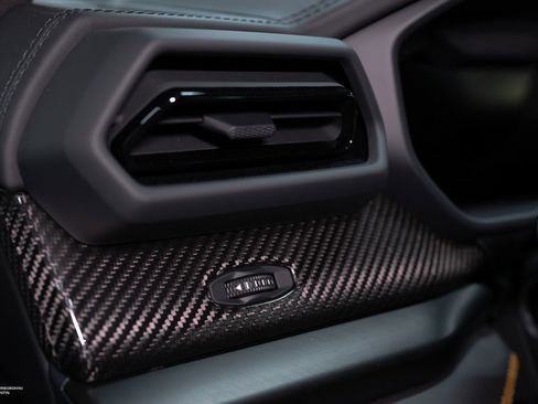 New 2025 Lamborghini Urus SE image 36