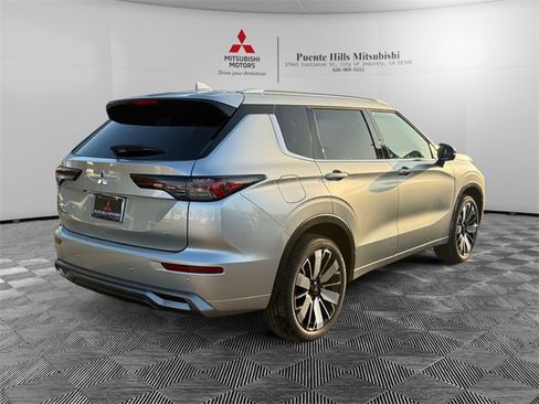 New 2026 Mitsubishi Outlander SEL image 5