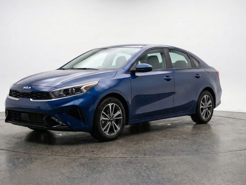 Used 2024 Kia Forte LXS FWD image 3