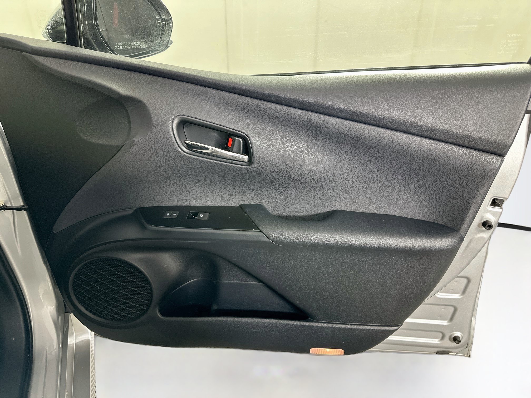 Used 2016 Toyota Prius Three w/ Preferred Accessory Package FWD image 29