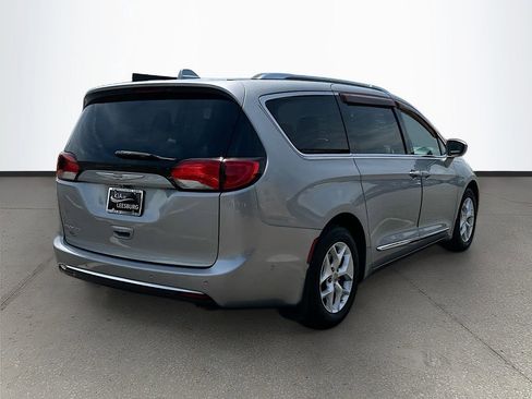 Used 2017 Chrysler Pacifica Touring-L Plus w/ Advanced Safetytec Group FWD image 7