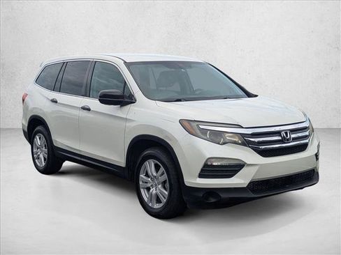 Certified 2017 Honda Pilot LX image 3
