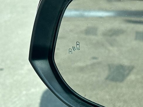 Used 2022 Toyota Highlander XLE image 18