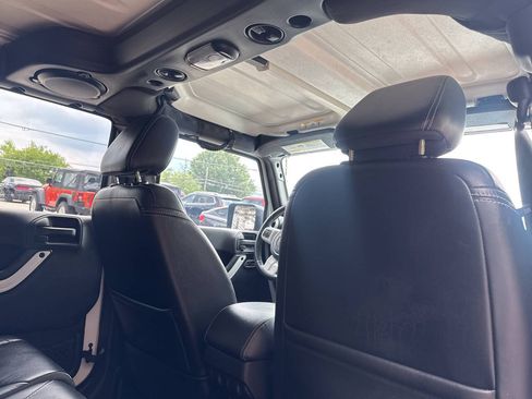 Used 2014 Jeep Wrangler Unlimited Sahara AWD/4WD image 16