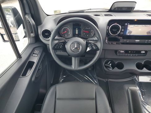 Used 2025 Mercedes-Benz Sprinter 2500 image 12