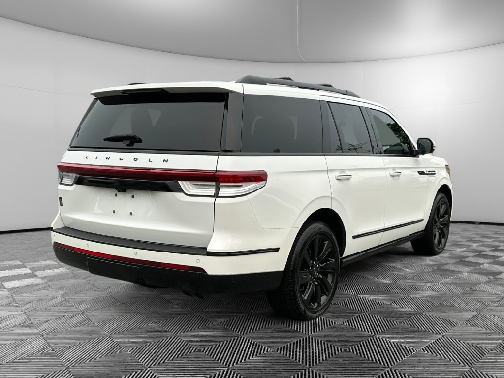 Used 2023 Lincoln Navigator Reserve w/ Monochromatic Package AWD/4WD image 6