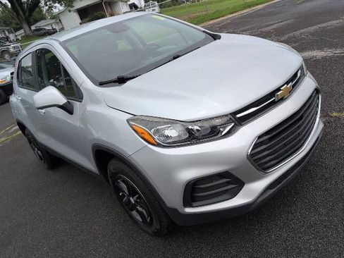 Used 2017 Chevrolet Trax LS AWD/4WD image 2