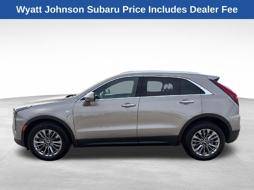 Used 2025 Cadillac XT4 Premium Luxury FWD image 3