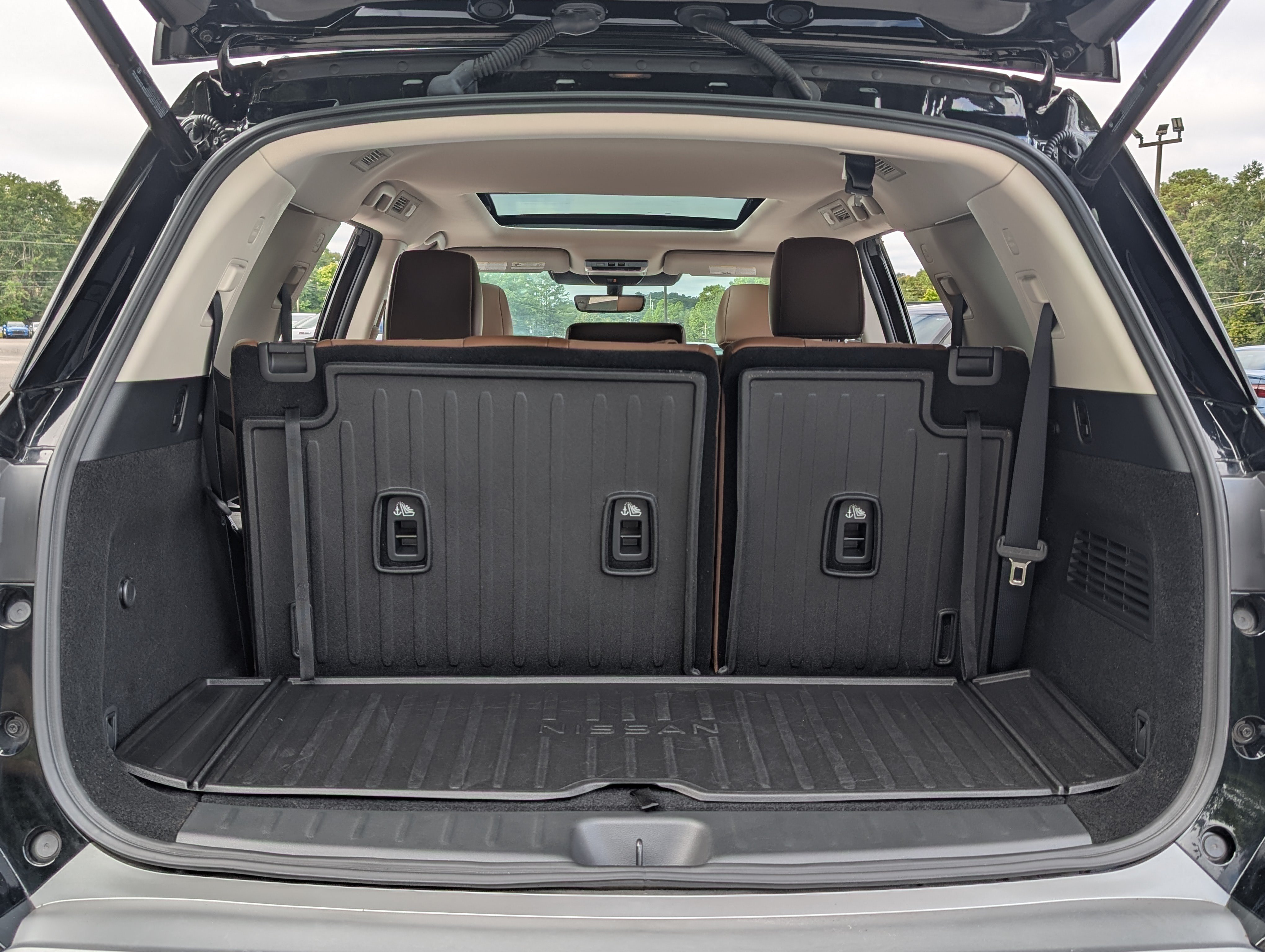Used 2025 Nissan Pathfinder Platinum w/ Cargo Package FWD image 20