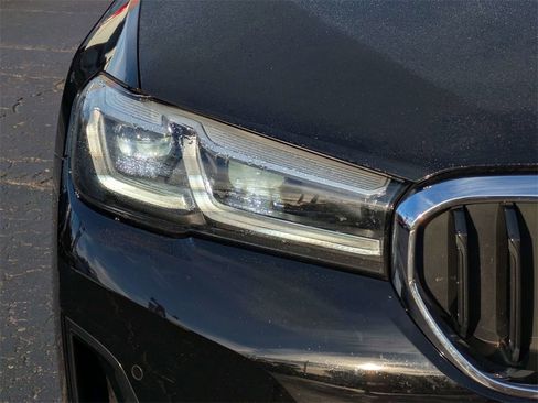 Used 2021 BMW 530i w/ M Sport Package image 10