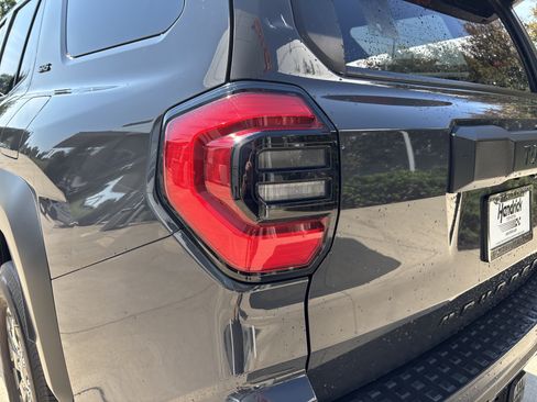 Used 2025 Toyota 4Runner SR5 AWD/4WD image 12