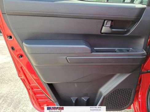 Used 2025 Toyota Tacoma SR5 AWD/4WD image 12