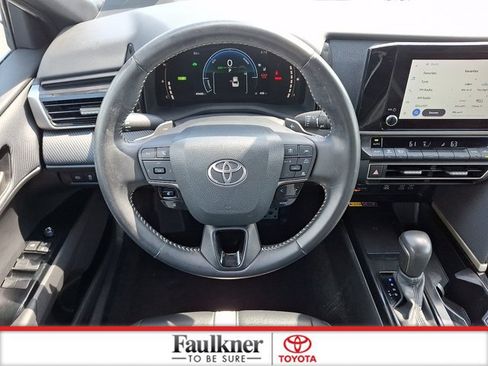 Used 2025 Toyota Camry SE FWD image 11