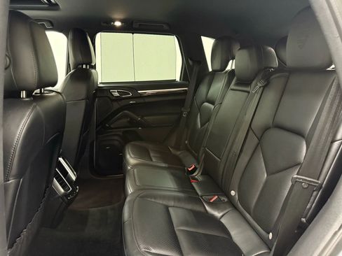 Used 2018 Porsche Cayenne Platinum Edition image 20