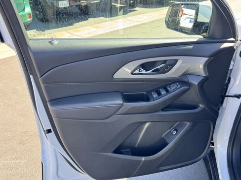 Used 2020 Chevrolet Traverse LT image 14