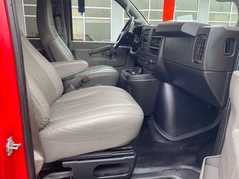 Used 2019 Chevrolet Express 3500 LS RWD image 20