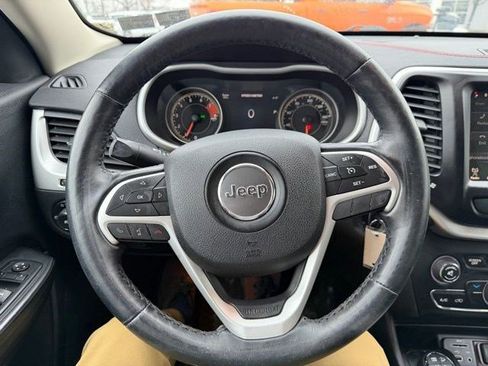 Used 2017 Jeep Cherokee Trailhawk w/ Cold Weather Group image 15