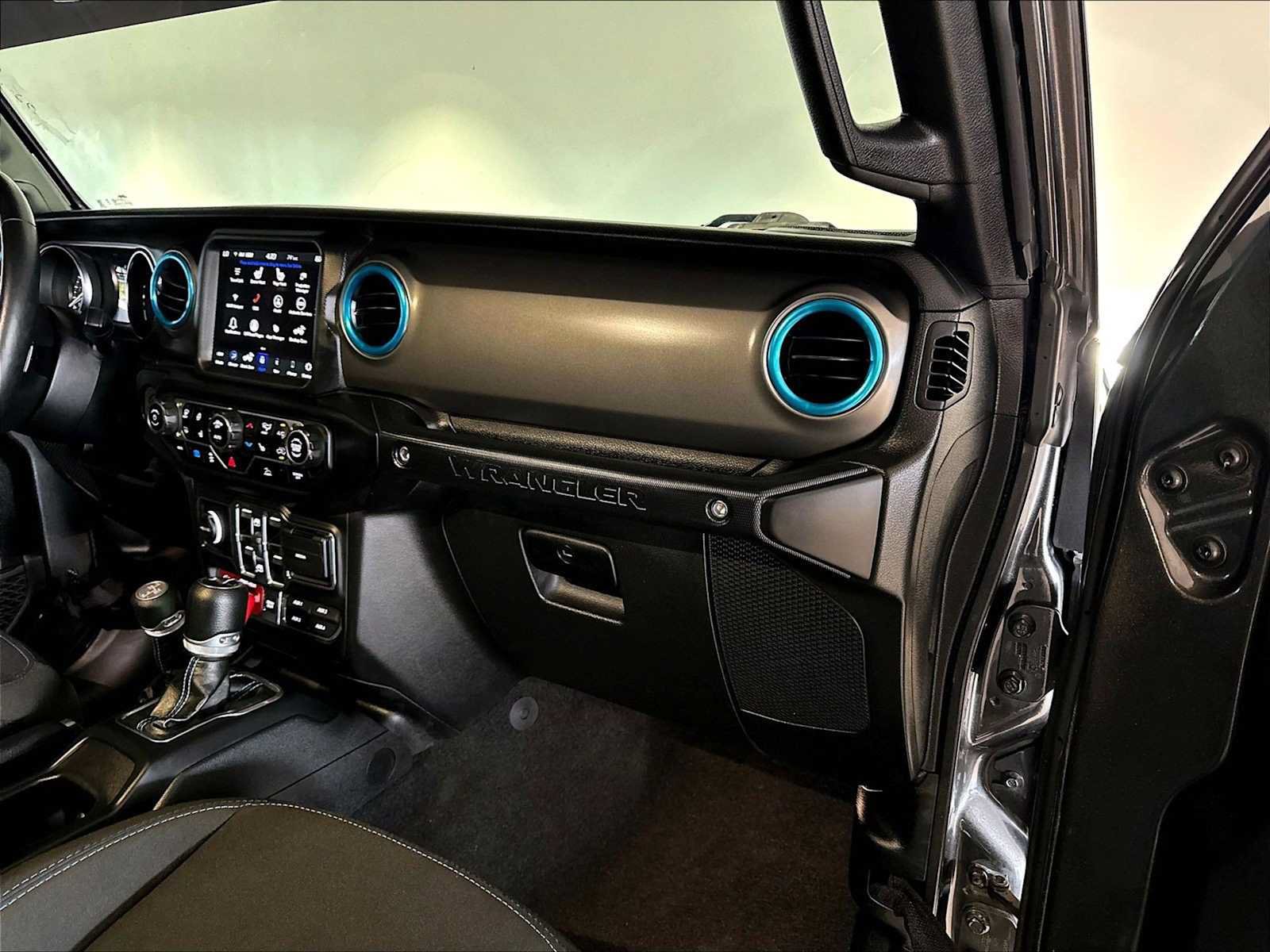 Used 2023 Jeep Wrangler Unlimited Rubicon 4xe w/ Cold Weather Group AWD/4WD image 23