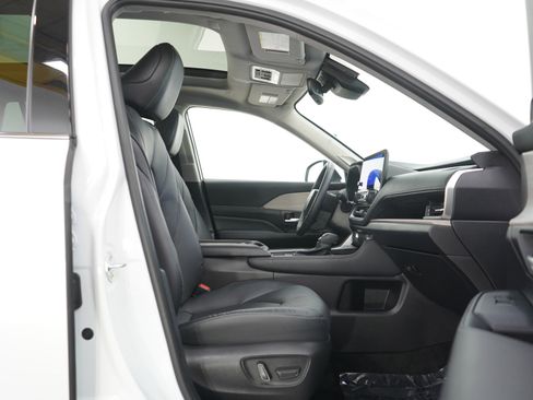 Used 2025 Toyota Grand Highlander AWD image 10