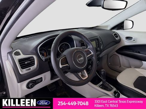 Used 2018 Jeep Compass Latitude FWD image 10
