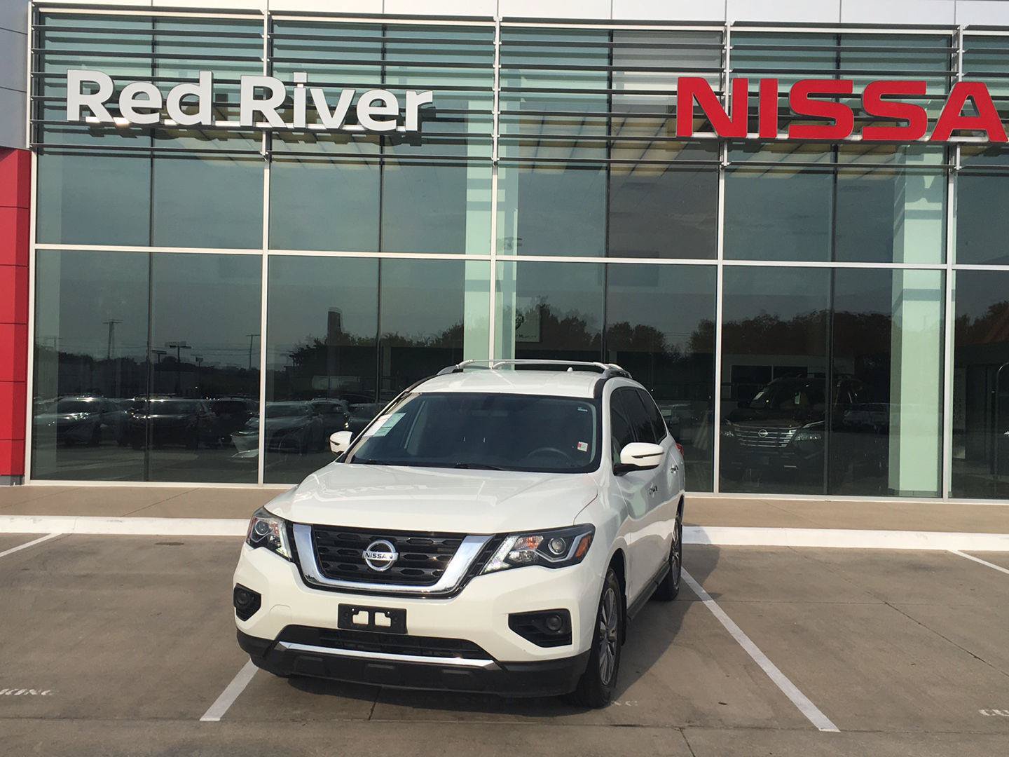 Used 2020 Nissan Pathfinder S FWD image 1