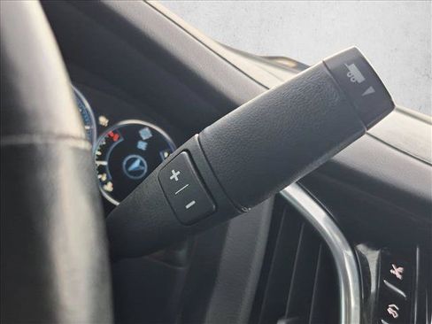 Used 2015 Cadillac Escalade Premium RWD image 12