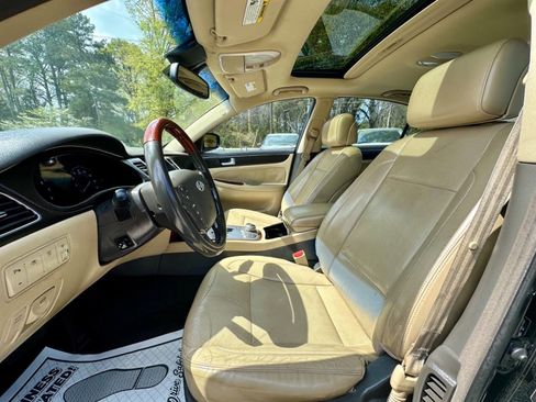 Used 2012 Hyundai Genesis 4.6 image 10