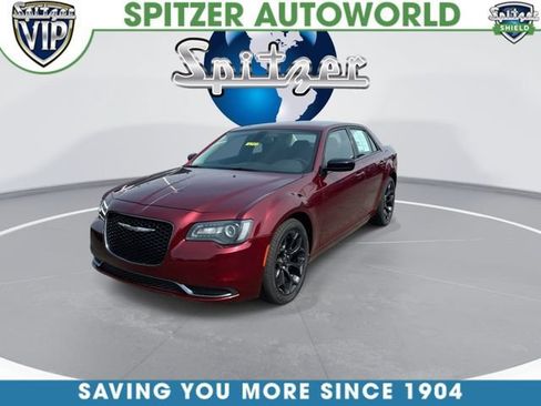 Used 2020 Chrysler 300 Touring w/ Sport Appearance Package RWD image 4