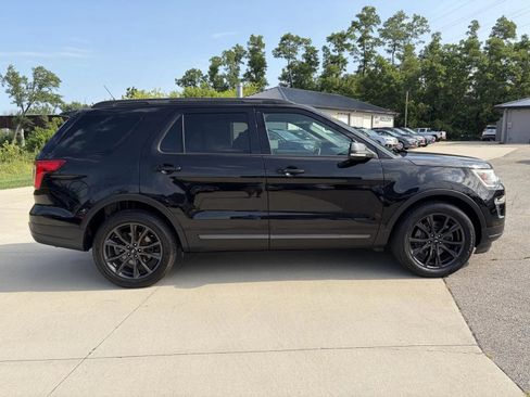 Used 2019 Ford Explorer XLT w/ Equipment Group 202A FWD image 4