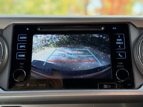 Used 2019 Toyota Tacoma TRD Off-Road image 3