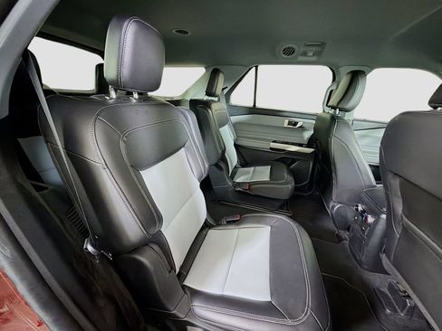 Used 2023 Ford Explorer XLT w/ Equipment Group 202A RWD image 28