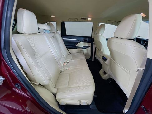 Used 2016 Toyota Highlander Plus image 29