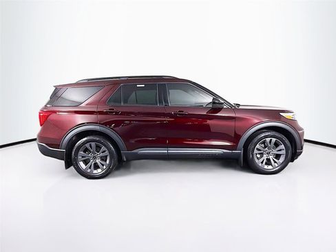 Used 2022 Ford Explorer XLT w/ Equipment Group 202A AWD/4WD image 8