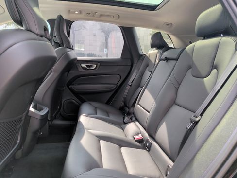 Used 2025 Volvo XC60 B5 Plus image 30