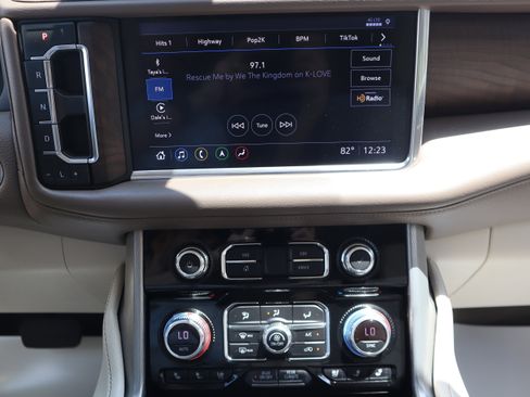 Used 2021 GMC Yukon Denali w/ LPO, Illumination Package AWD/4WD image 18