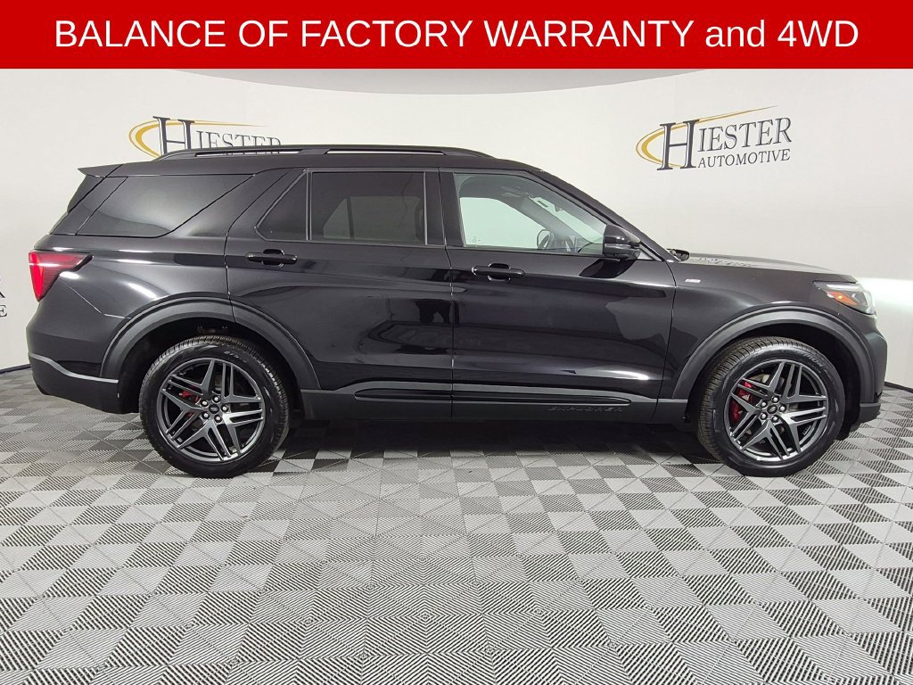 Used 2025 Ford Explorer ST-Line w/ ST-Line Street Pack AWD/4WD image 3