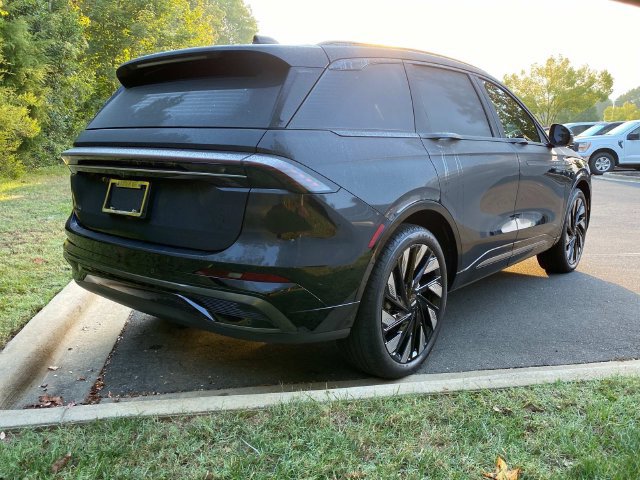 Certified 2025 Lincoln Nautilus Reserve w/ Jet Appearance Package AWD/4WD image 33