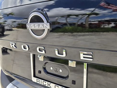 Used 2023 Nissan Rogue SV w/ SV Premium B Package image 15