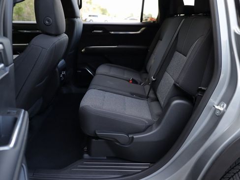 Used 2025 GMC Acadia Elevation image 28