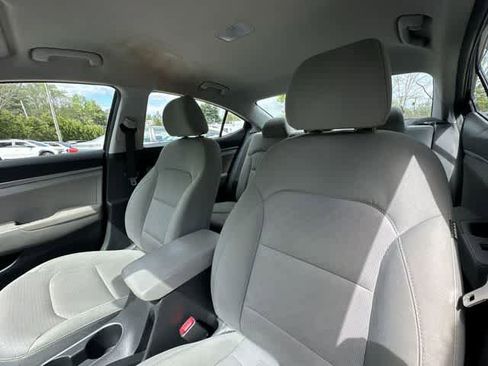 Used 2017 Hyundai Elantra SE image 11