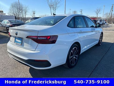 Used 2024 Volkswagen Jetta Sport image 6