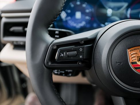 New 2025 Porsche Macan 4S Electric image 17