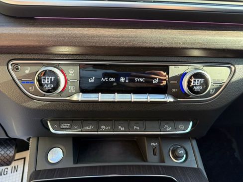 Used 2025 Audi Q5 e Prestige w/ Prestige Package image 18