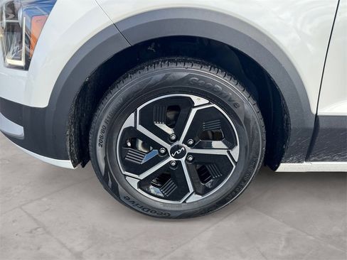 Used 2023 Kia Niro EX image 14