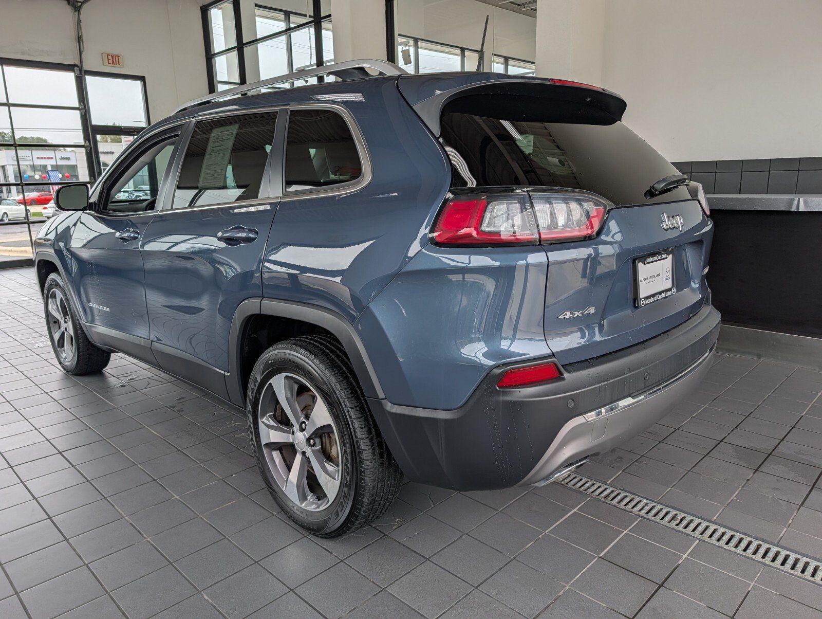 Used 2019 Jeep Cherokee Limited AWD/4WD image 5