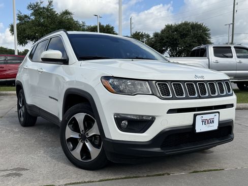 Used 2018 Jeep Compass Latitude w/ Popular Equipment Group FWD image 2