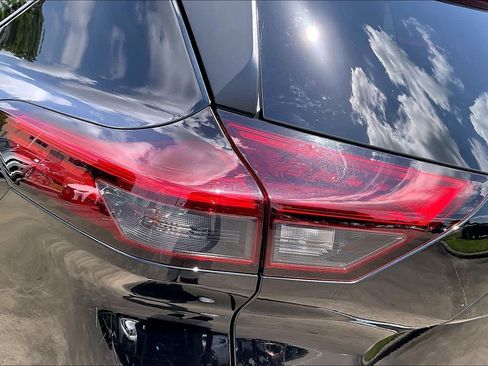 Used 2023 Nissan Rogue SV w/ SV Premium B Package FWD image 27