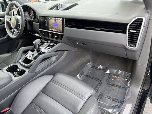 Used 2020 Porsche Cayenne S image 29