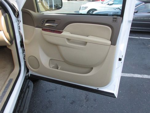 Used 2012 Chevrolet Suburban LTZ AWD/4WD image 31