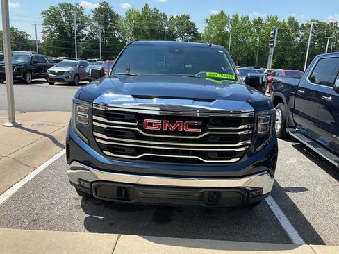 Used 2023 GMC Sierra 1500 SLT w/ SLT Premium Package AWD/4WD image 2